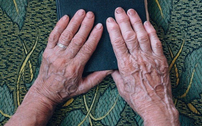 Mais de 2 milhões de pessoas sofrem com artrite reumatoide no Brasil%2C de acordo com o Ministério da Saúde