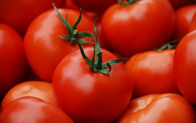 Tomates: são ricos em vitamina C, glutationa e potássio