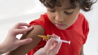 Entidades médicas pedem vacinação obrigatória para crianças